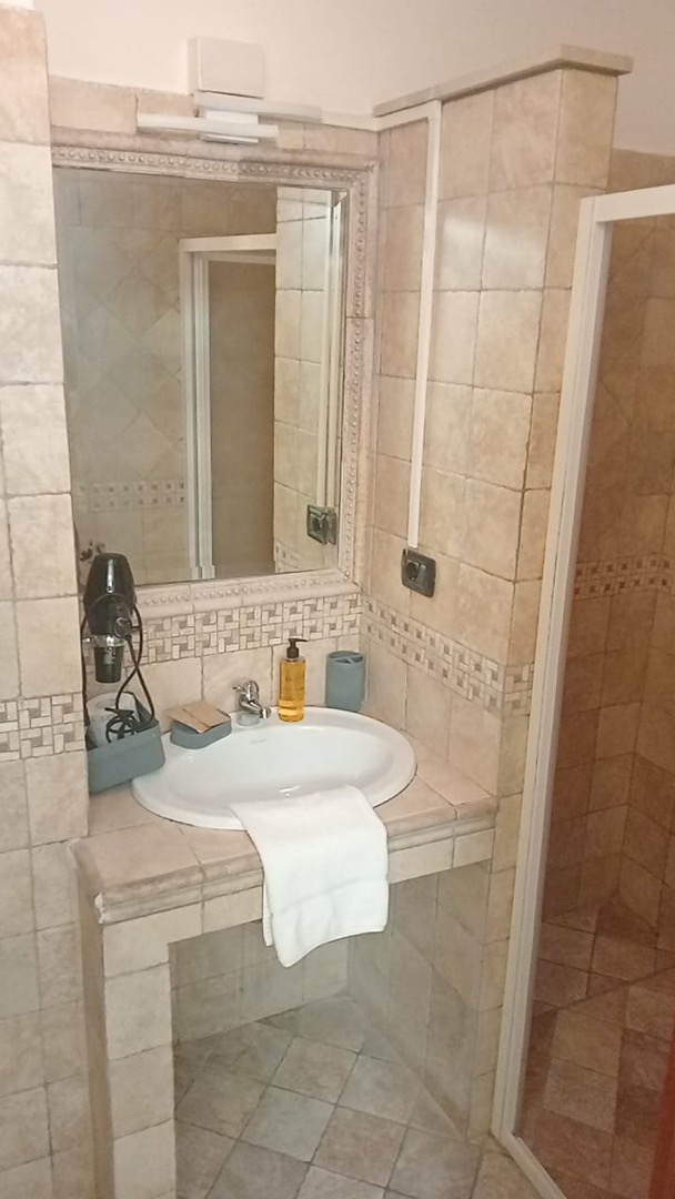 The Life Hotel – Camera 102_05